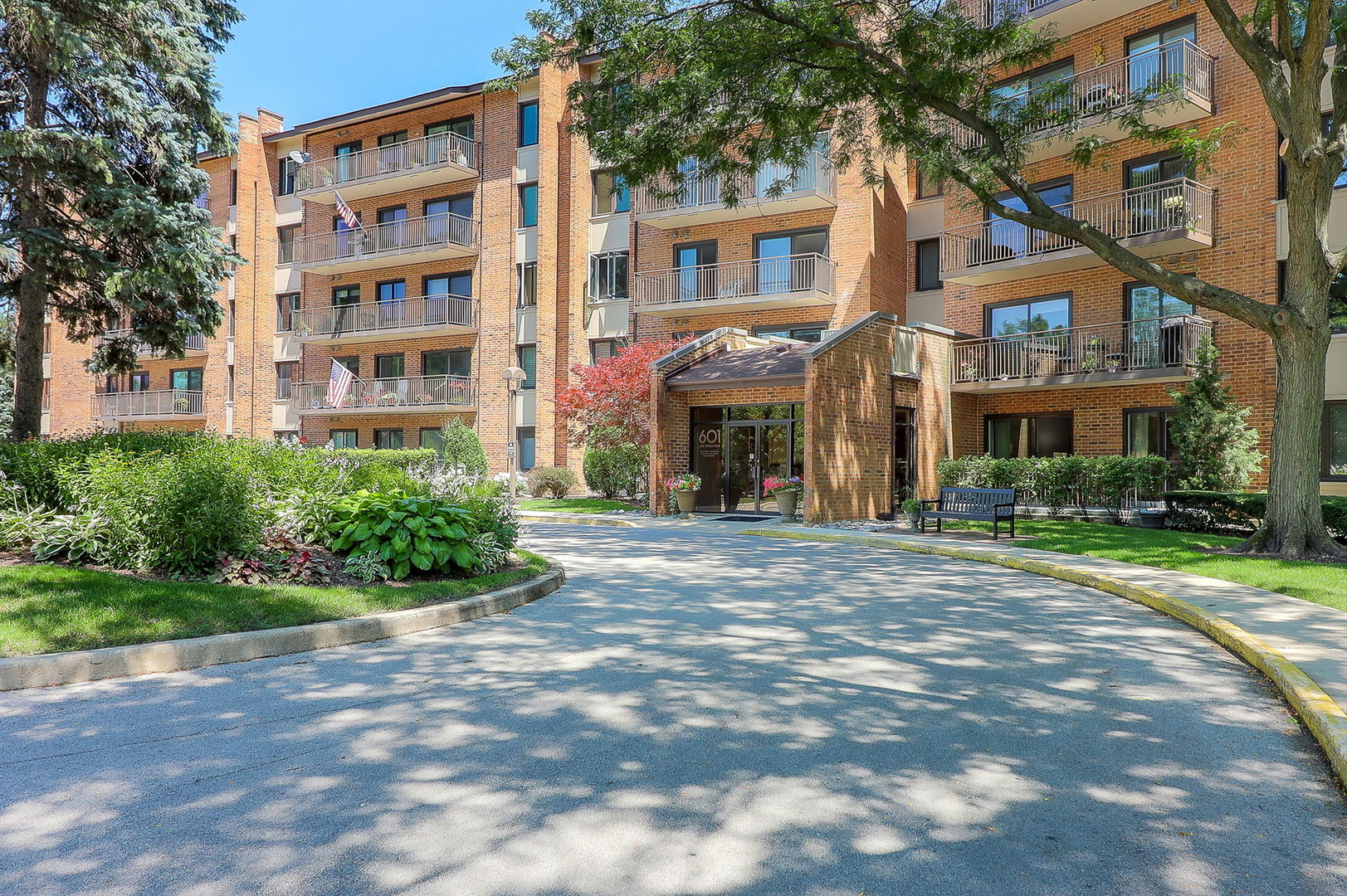 601 Lake Hinsdale Drive 411 Property Photo 1