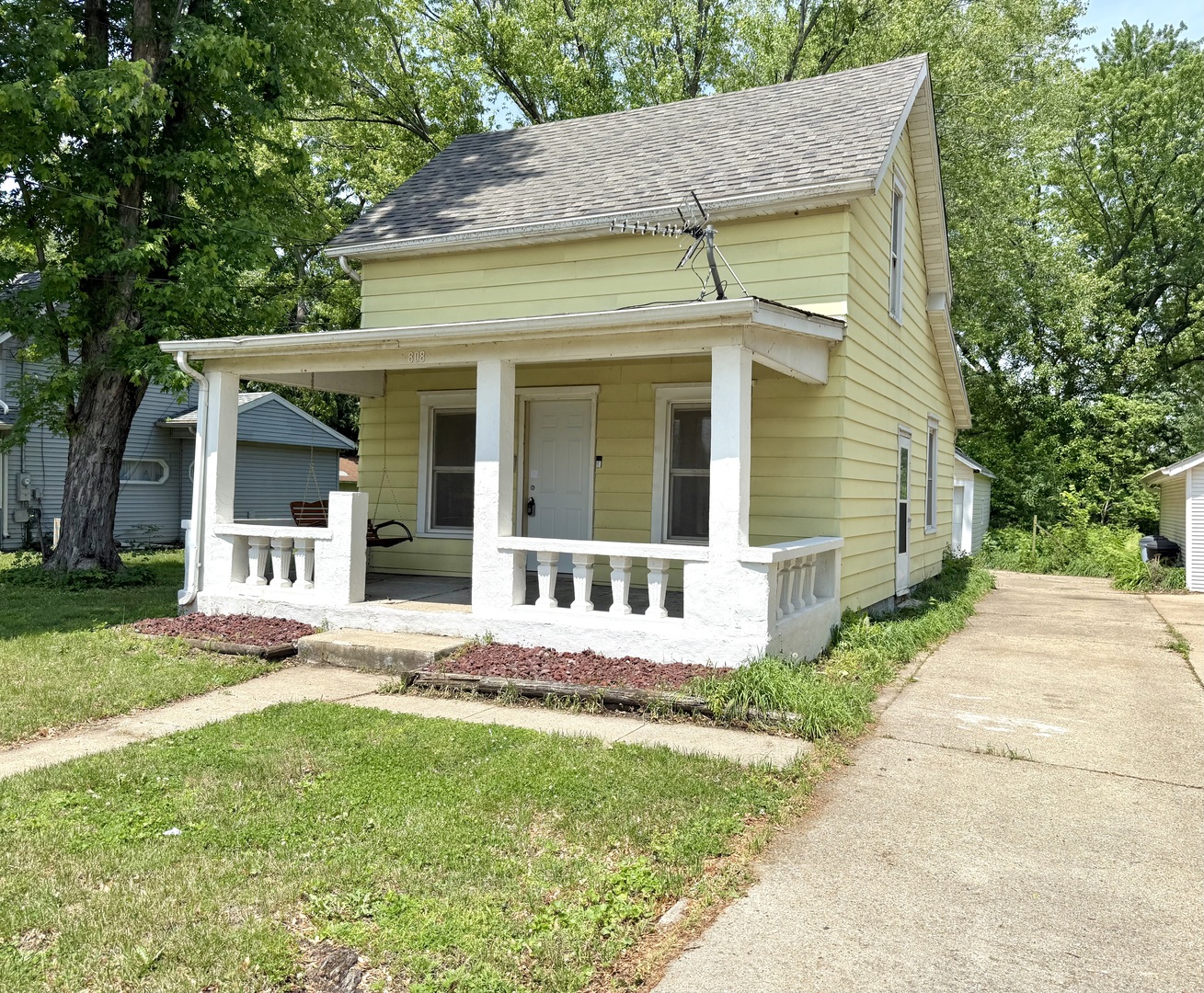 808 W 5th Street
