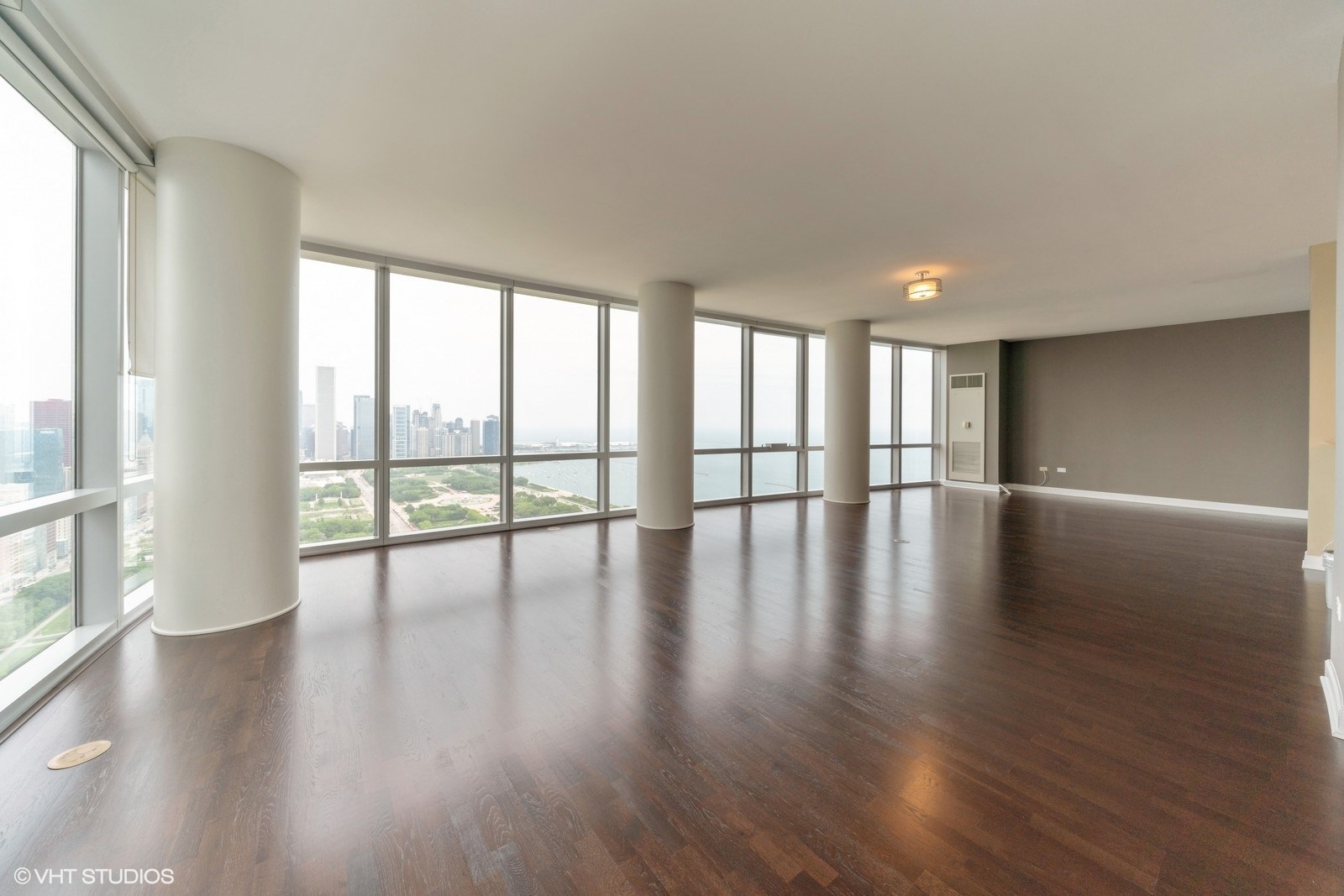 1211 S Prairie Ave Property Photo 3