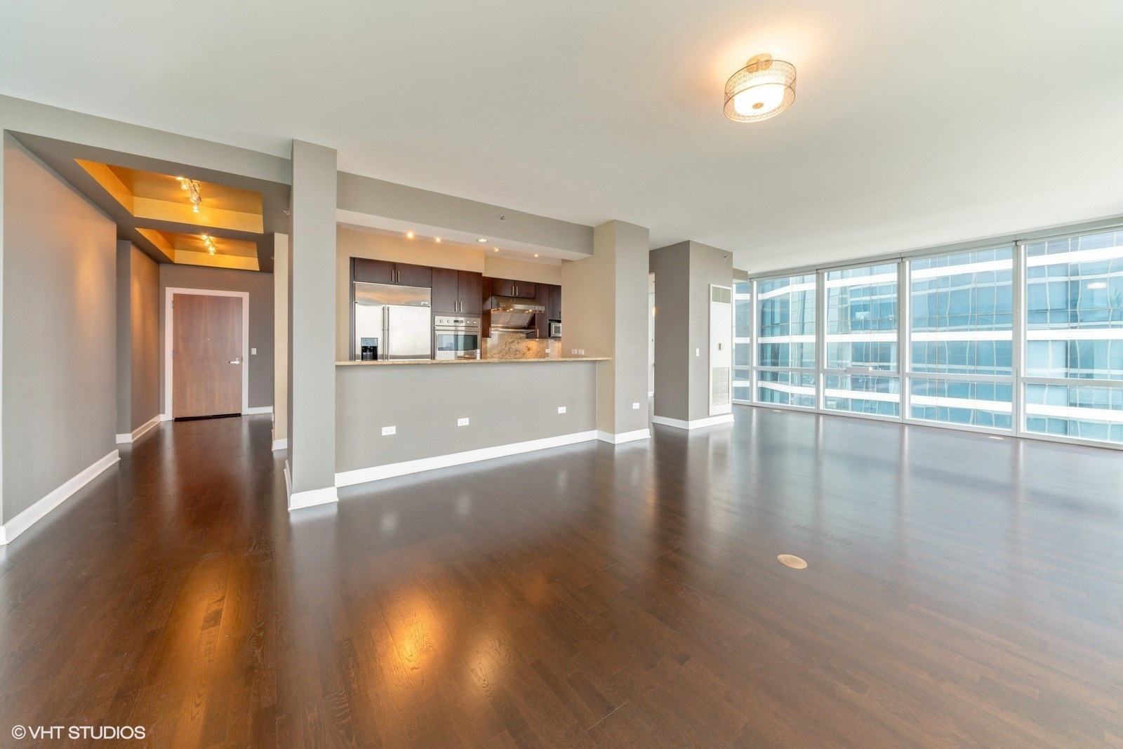 1211 S Prairie Ave Property Photo 4