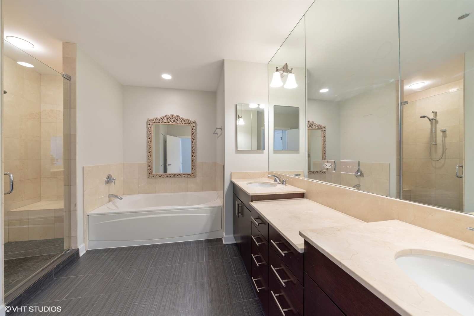 1211 S Prairie Ave Property Photo 7