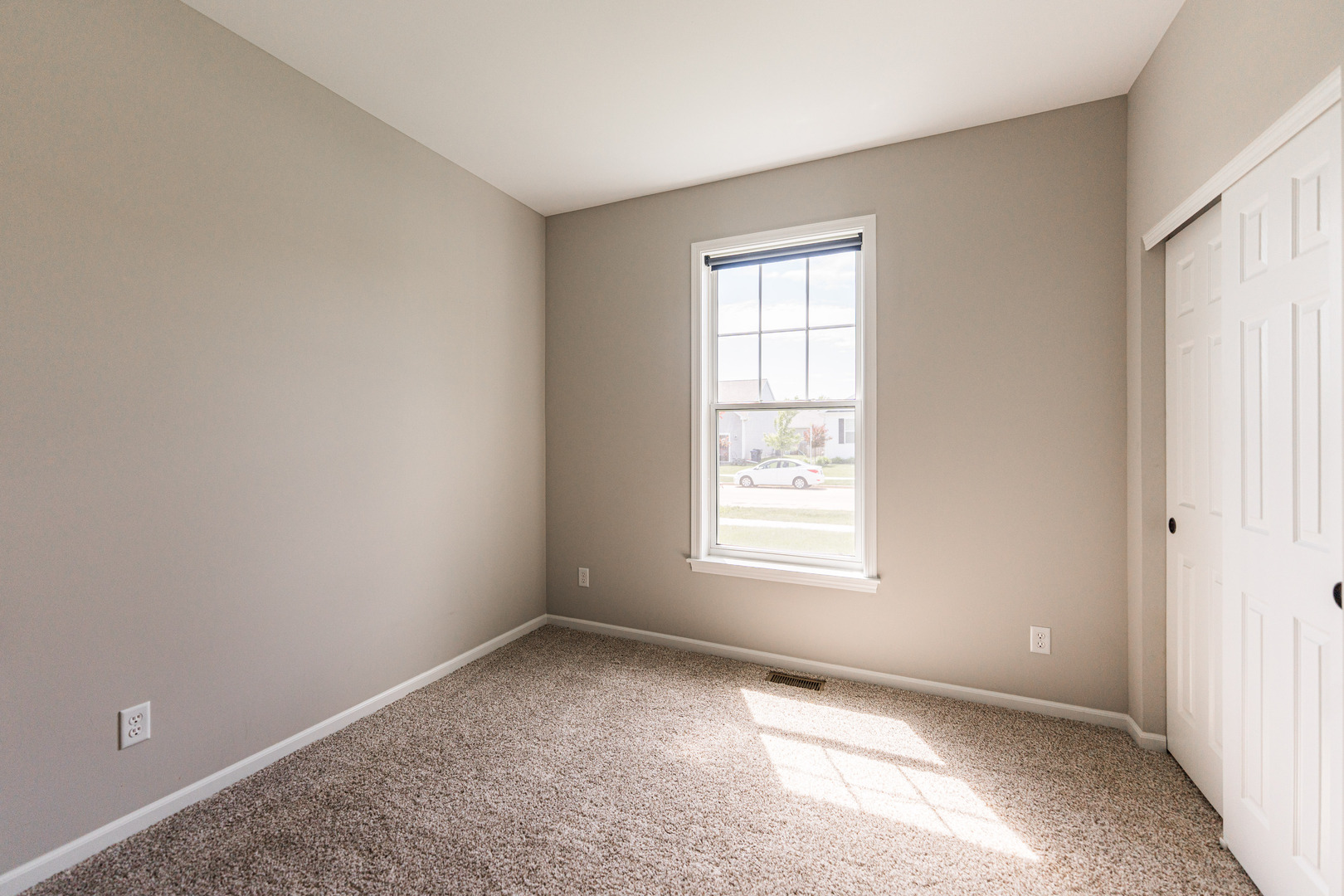 492 S Hampstead Street Property Photo 22
