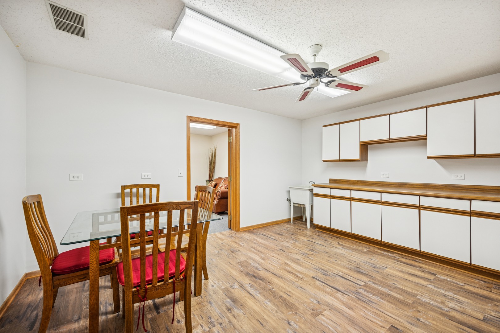 2050 Larkin Ave Property Photo 3
