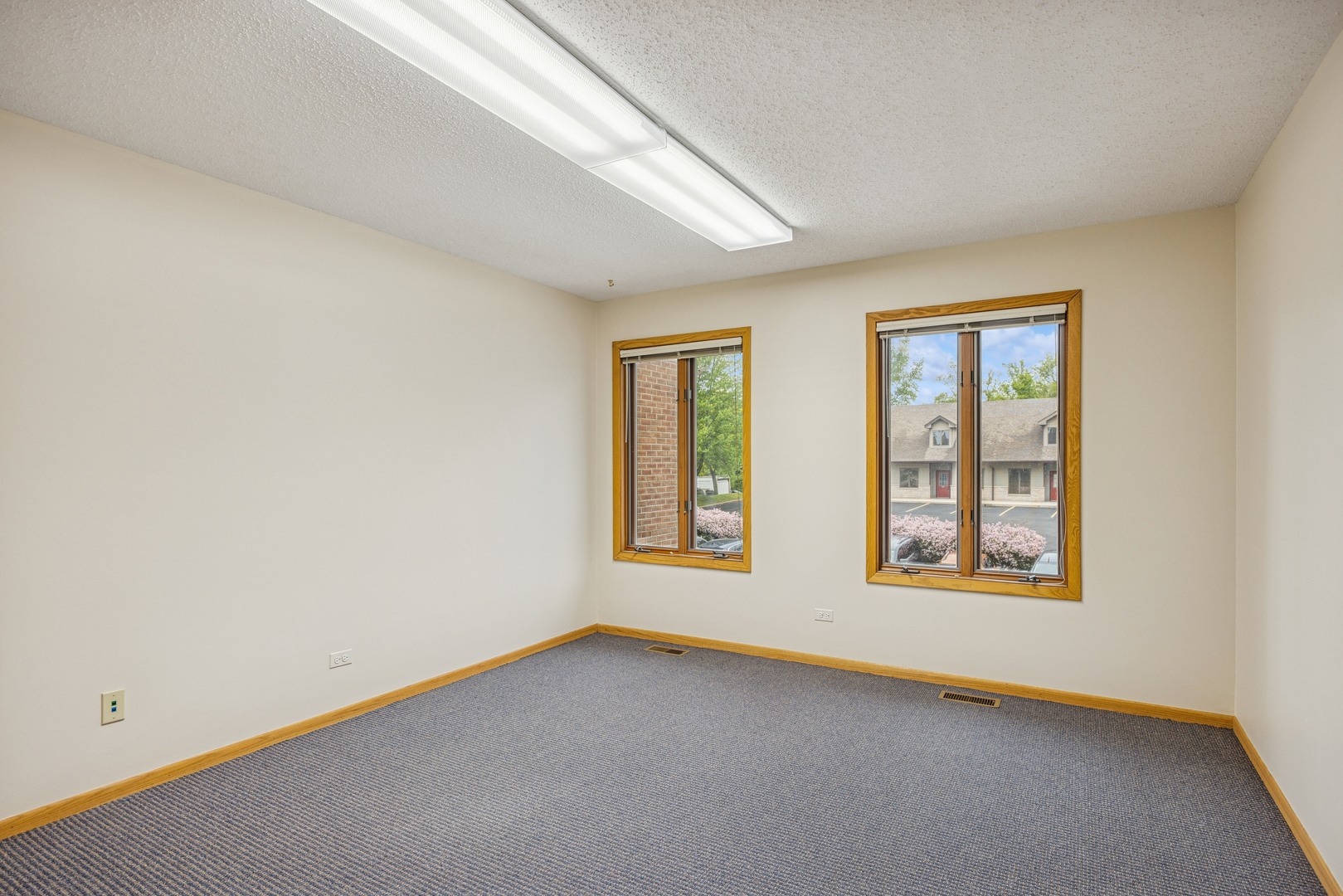 2050 Larkin Ave Property Photo 4