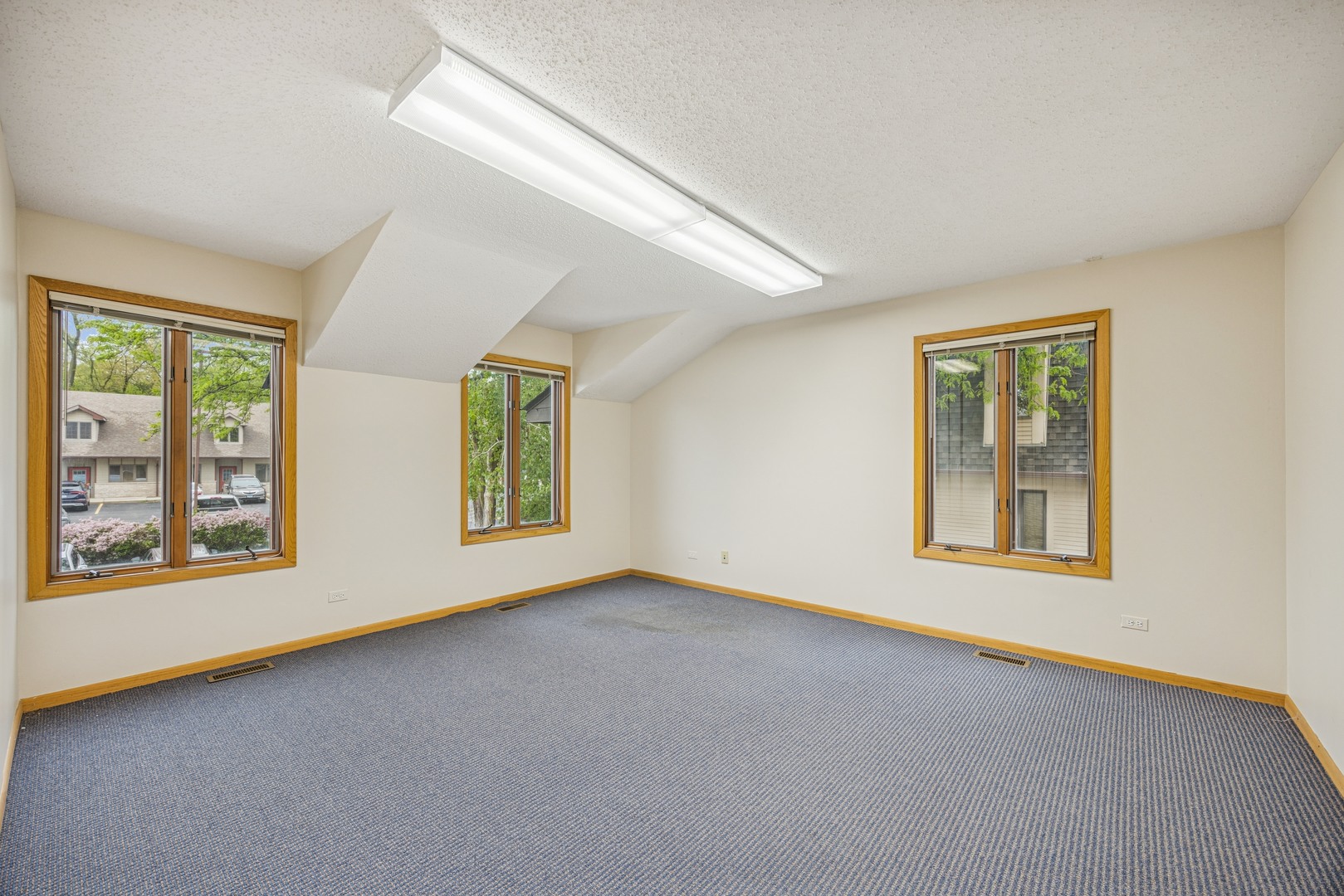 2050 Larkin Ave Property Photo 5