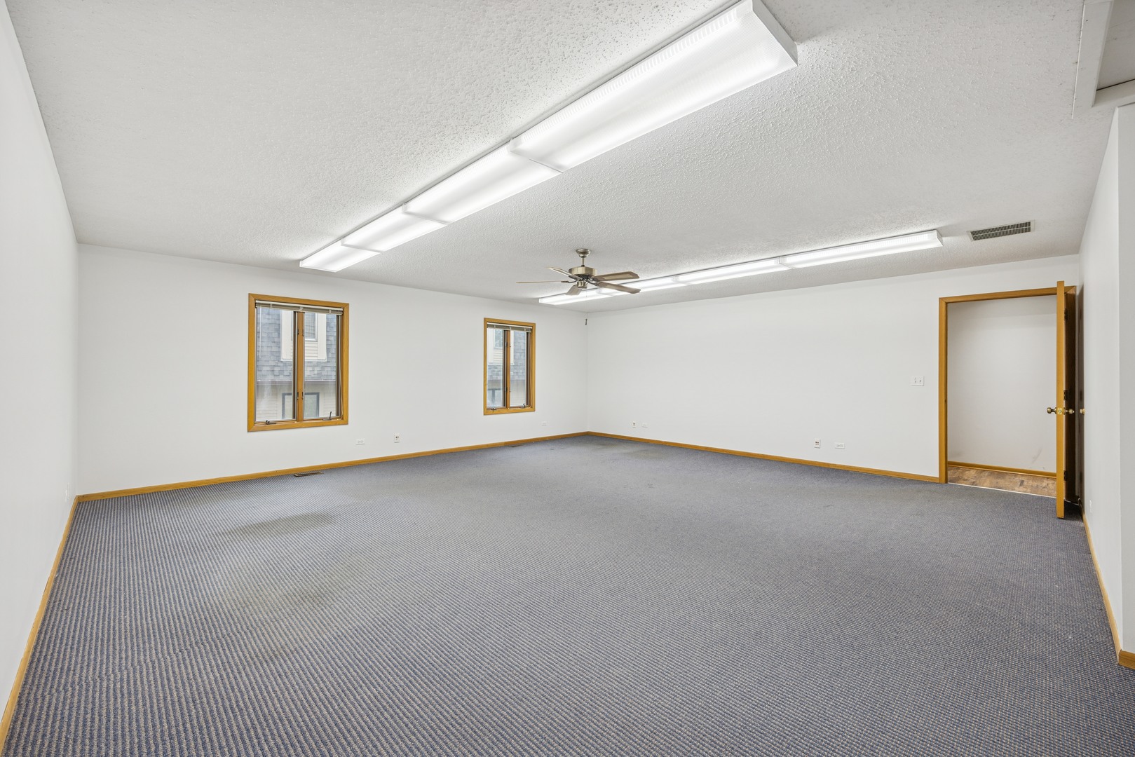 2050 Larkin Ave Property Photo 6