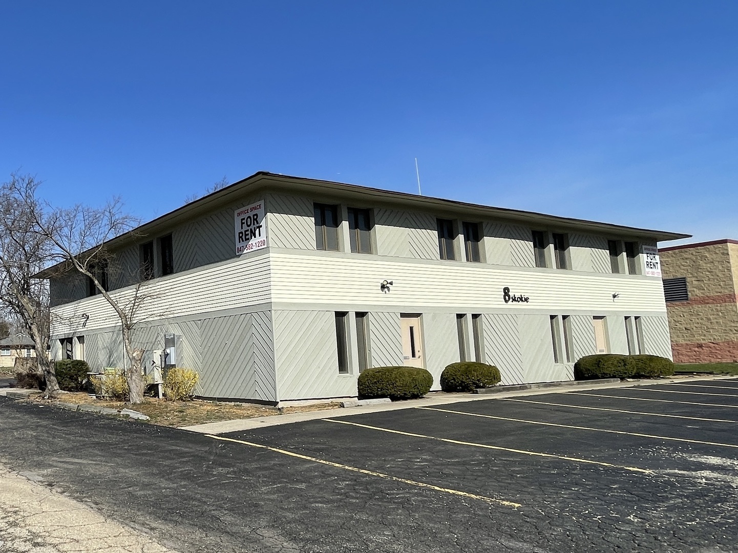 8 N Skokie Highway Property Photo 1