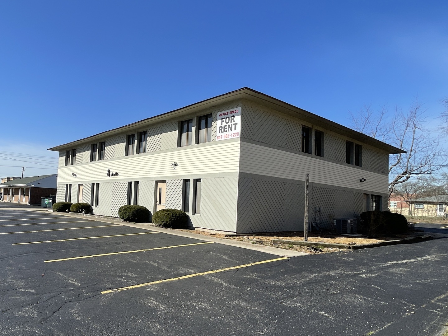 8 N Skokie Highway Property Photo 4