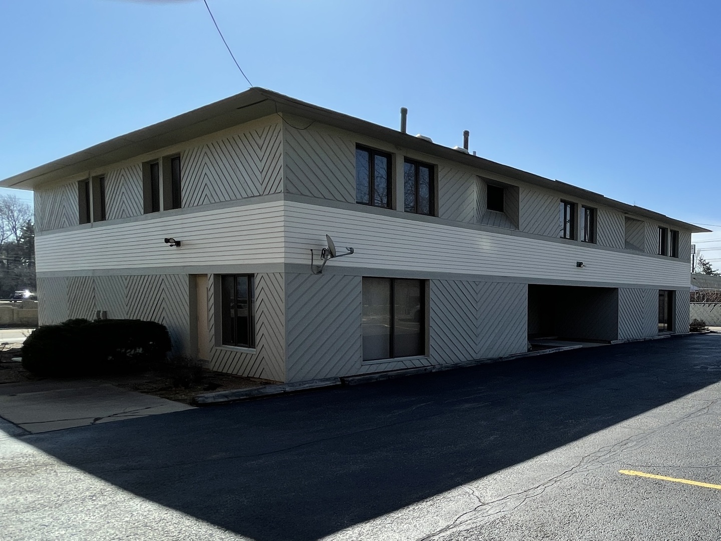 8 N Skokie Highway Property Photo 6