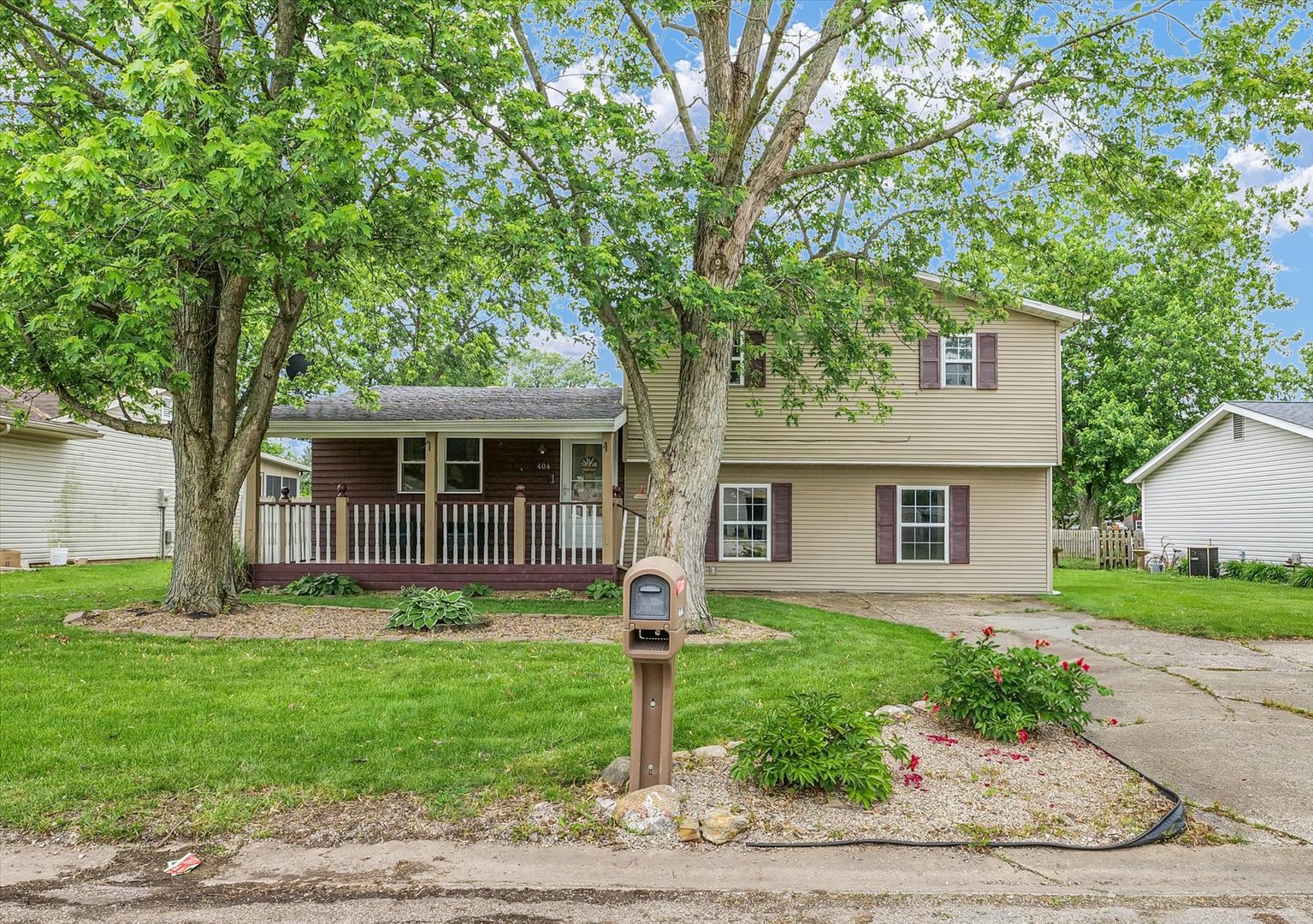 404 S Neal Street Property Photo 1