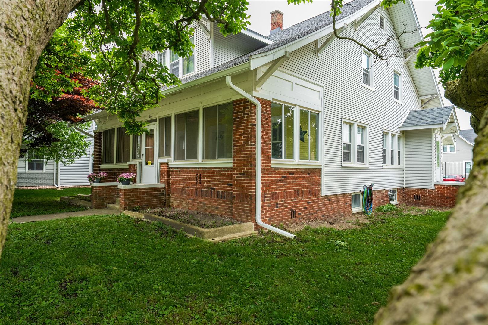 106 W Boundary Street Property Photo 1