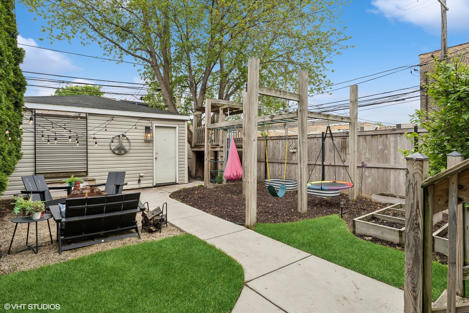 2340 N Lawndale Ave Property Photo 23