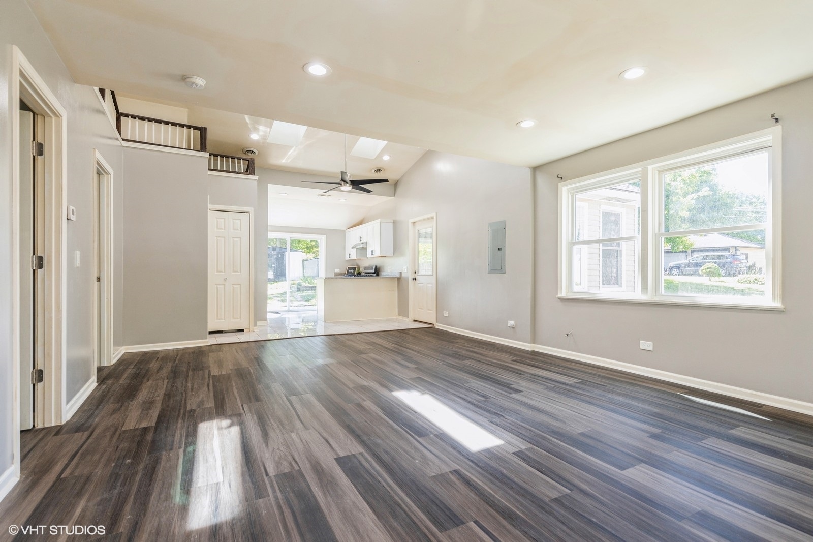 35611 N Grove Avenue Property Photo 2