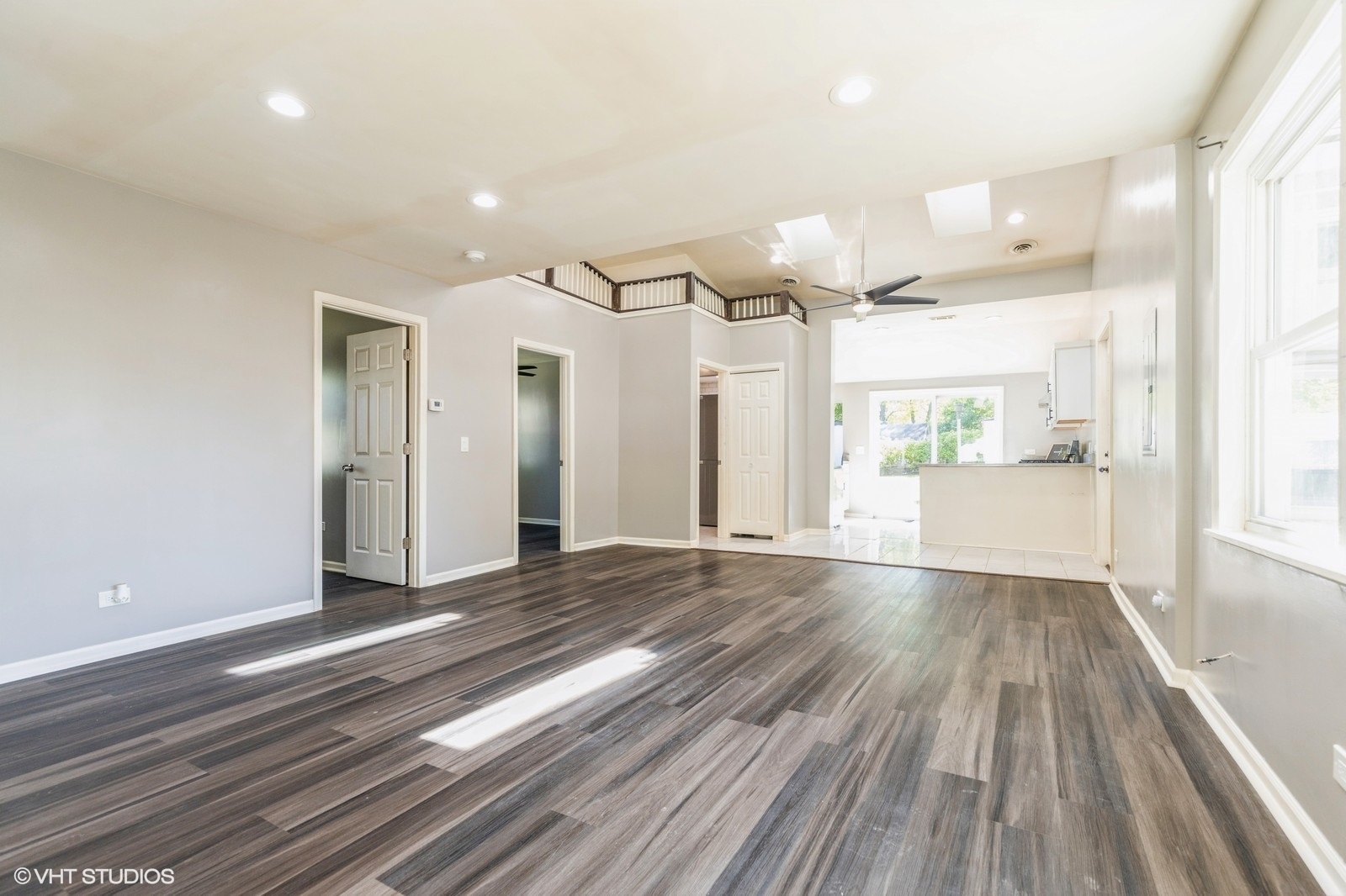 35611 N Grove Avenue Property Photo 3