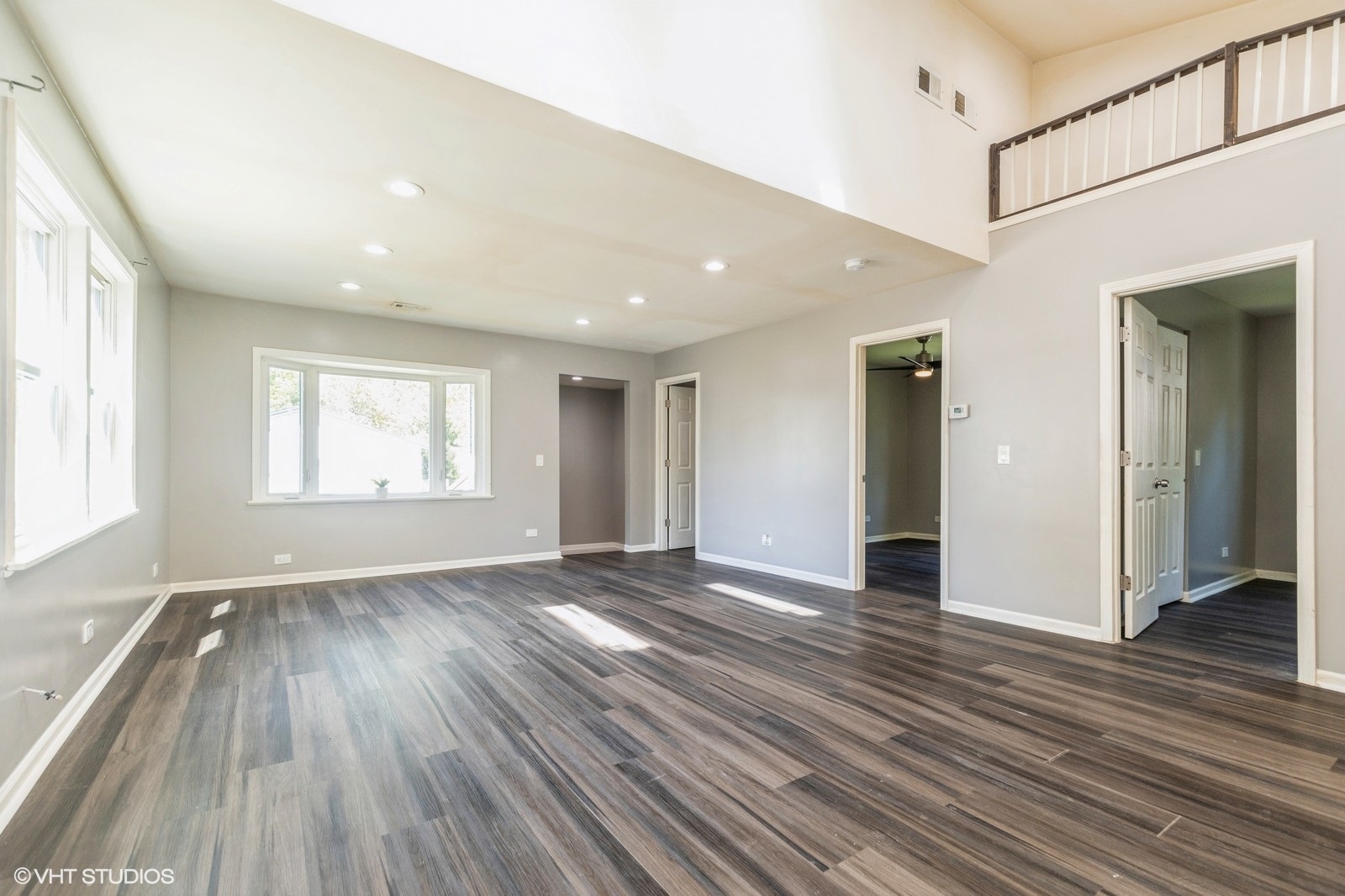 35611 N Grove Avenue Property Photo 4