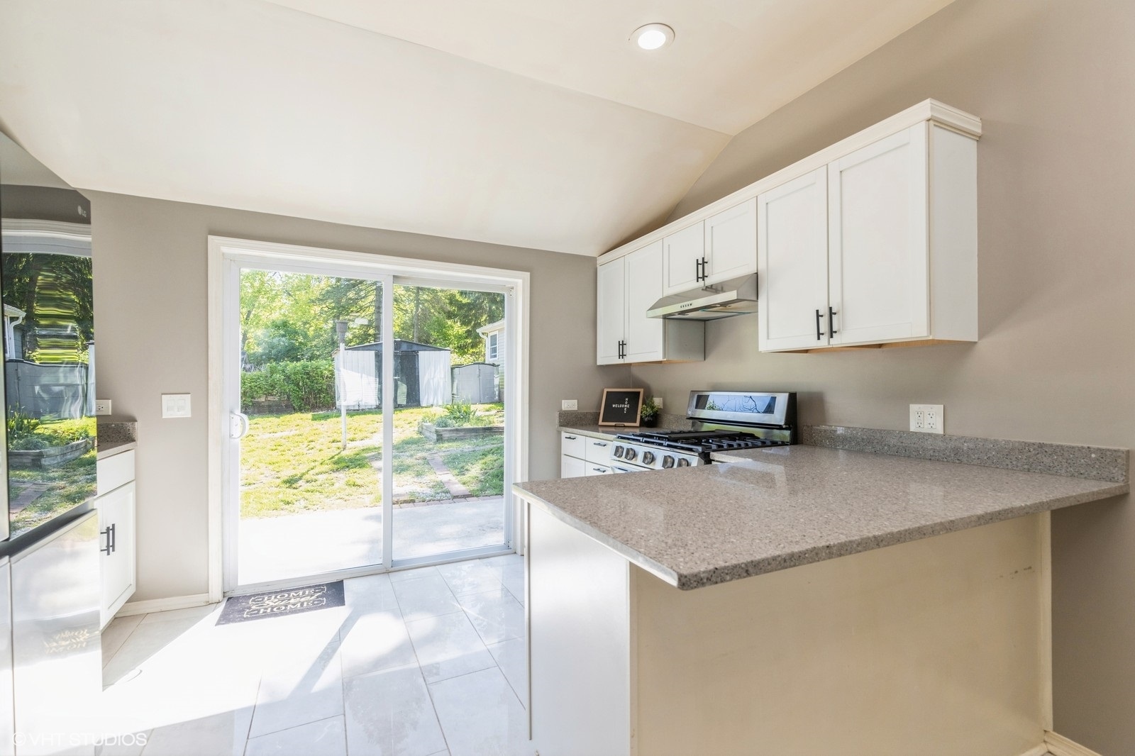 35611 N Grove Avenue Property Photo 5