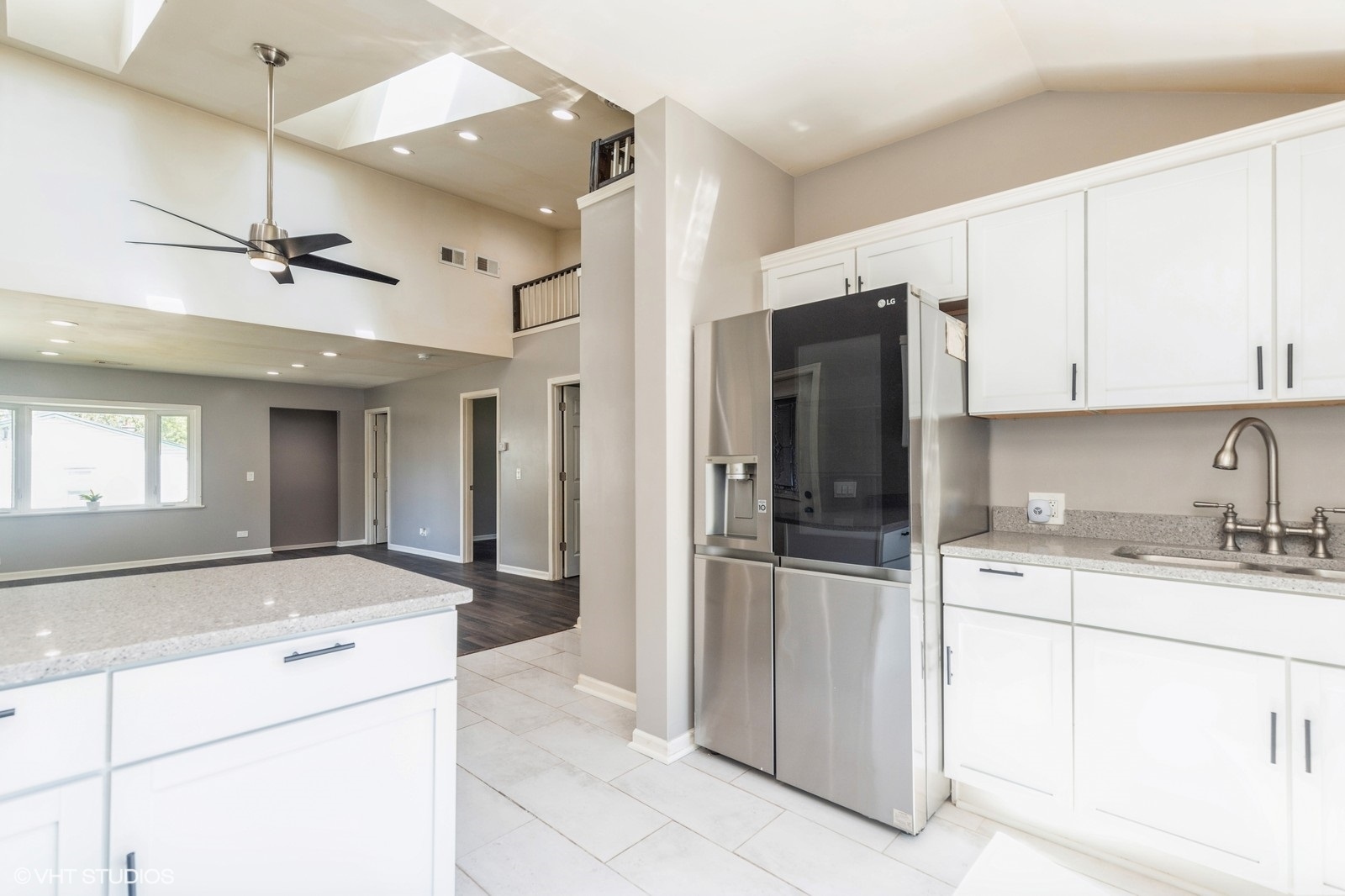 35611 N Grove Avenue Property Photo 8