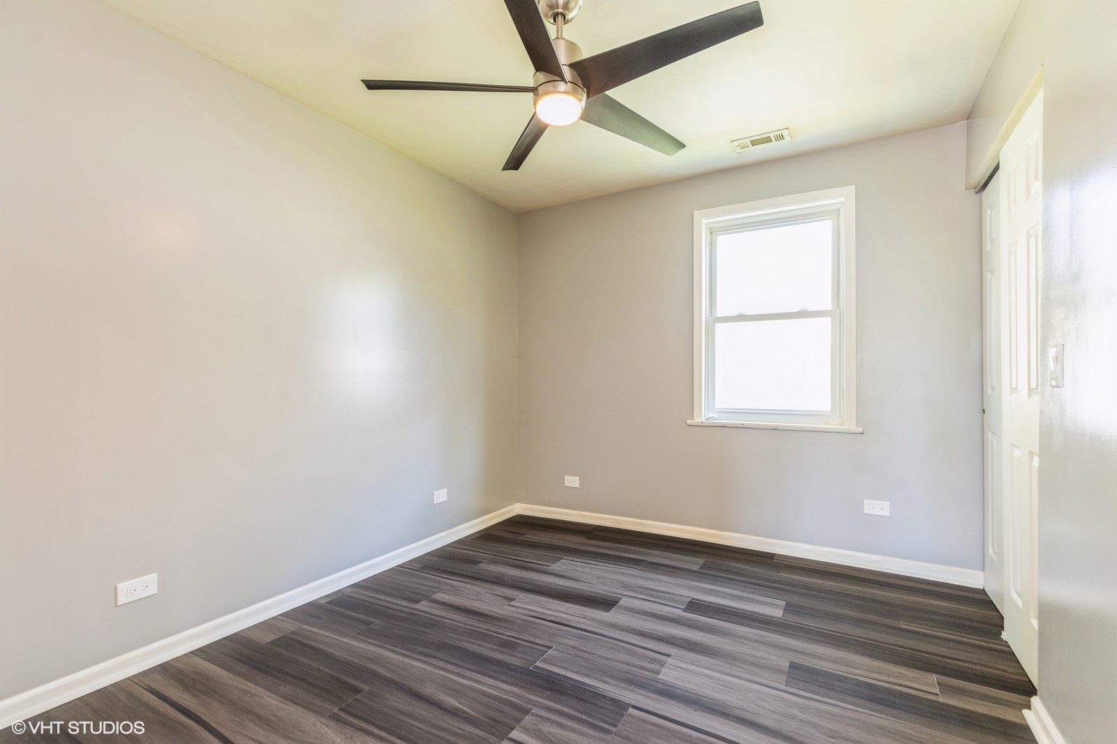 35611 N Grove Avenue Property Photo 9