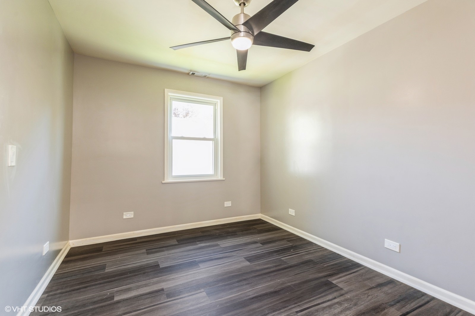 35611 N Grove Avenue Property Photo 10