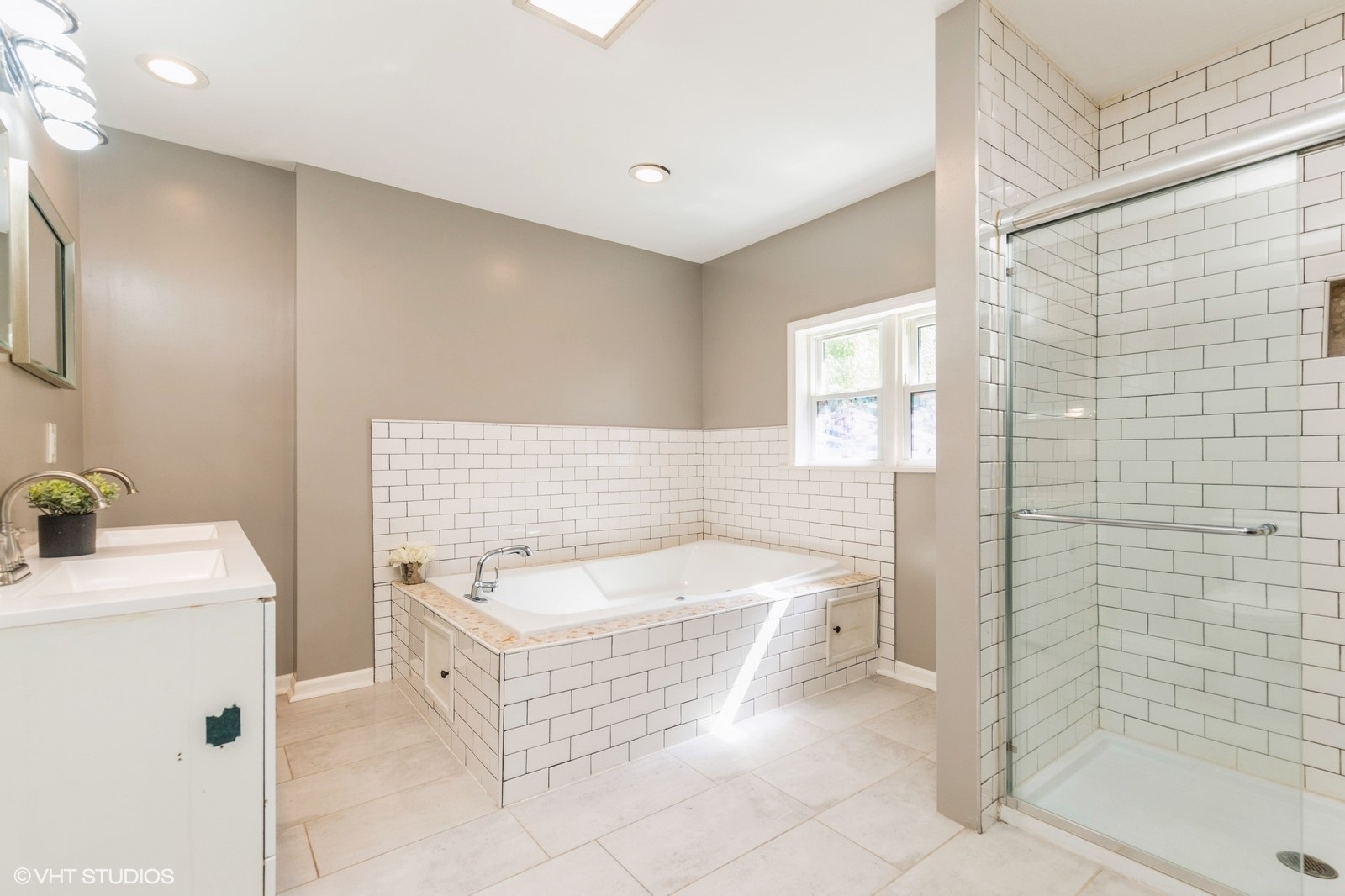 35611 N Grove Avenue Property Photo 12