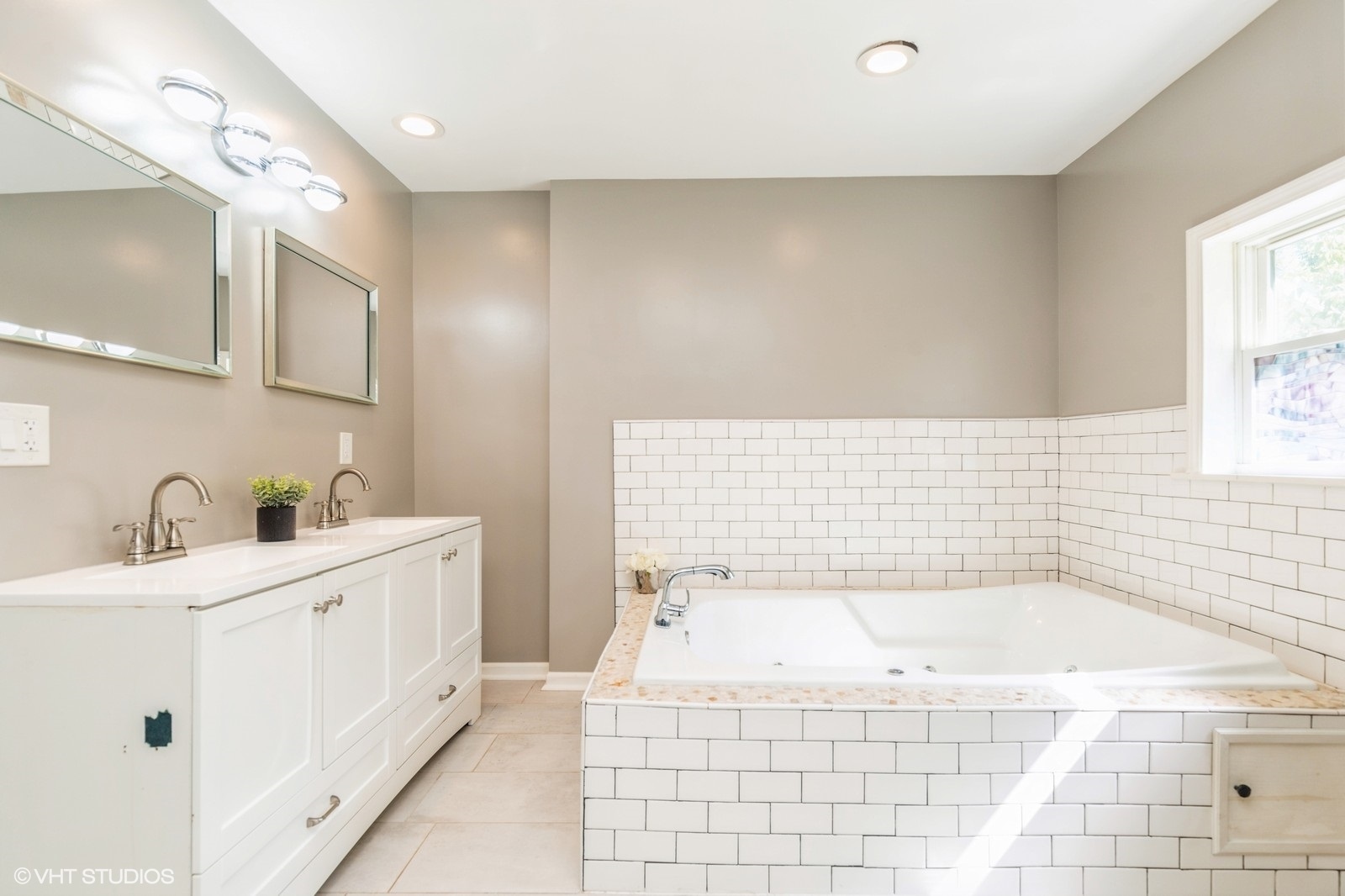 35611 N Grove Avenue Property Photo 13