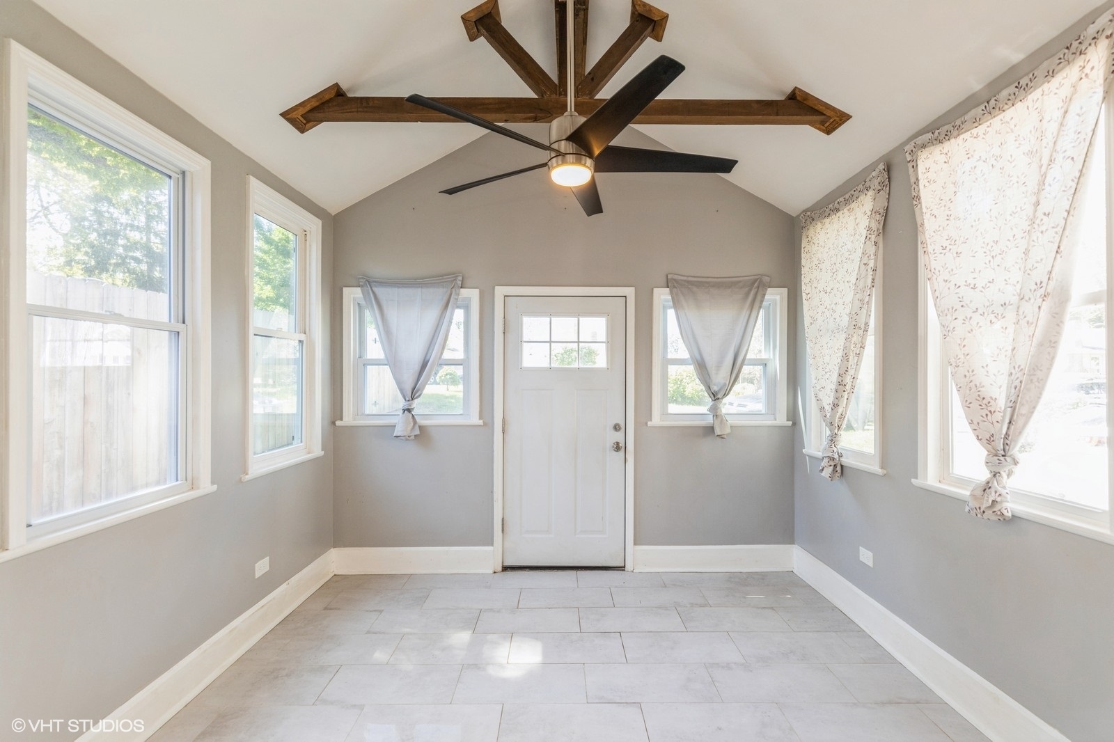 35611 N Grove Avenue Property Photo 15