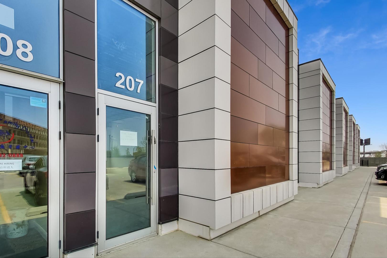 2252 S Archer Avenue 207 Property Photo 2