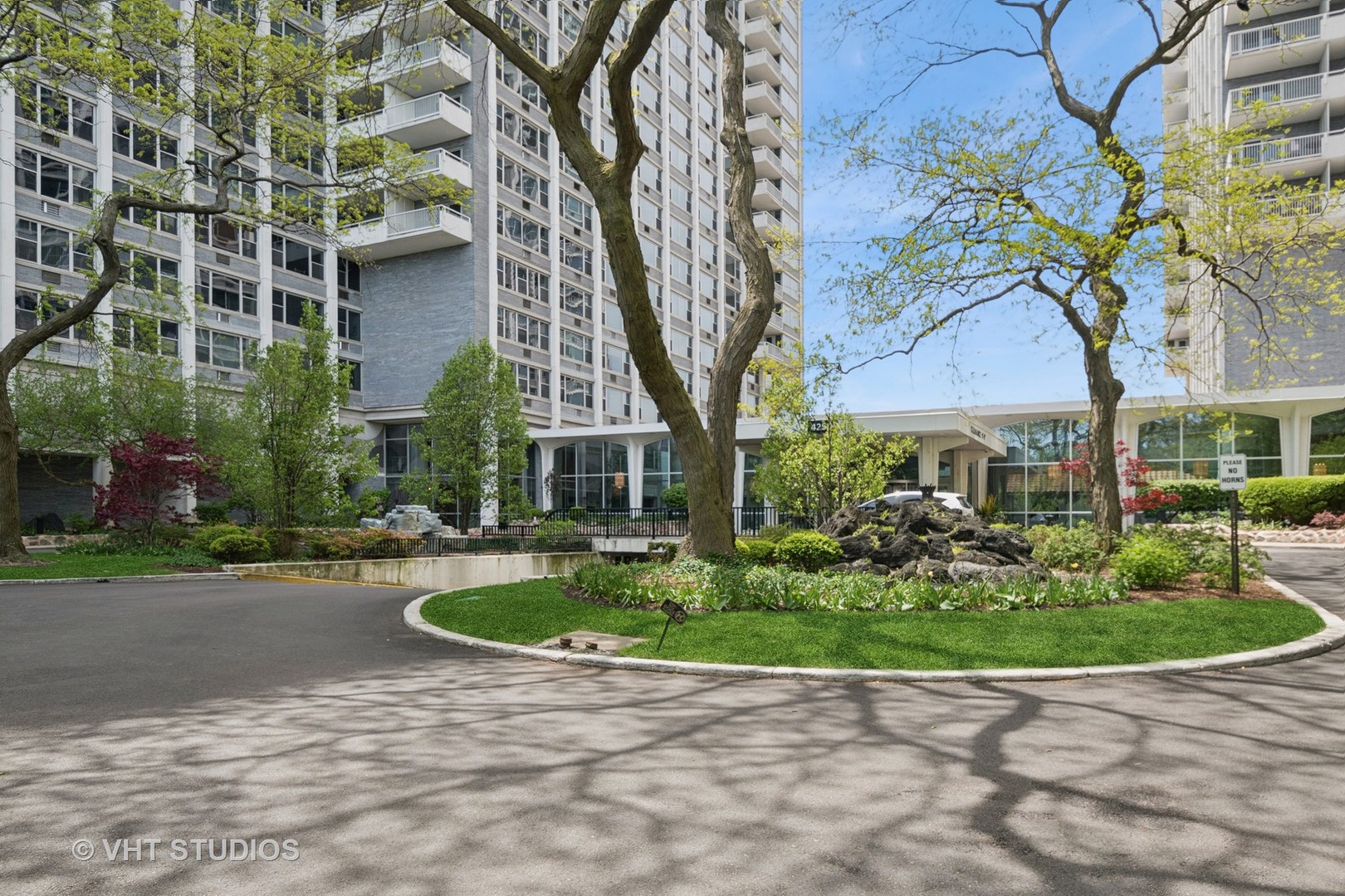 4250 N Marine Dr Property Photo 1