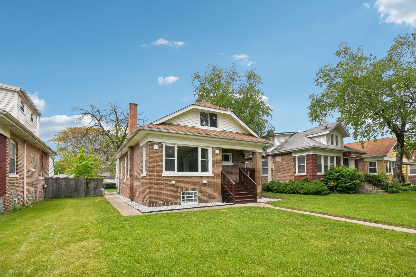 8428 S Rhodes Avenue Property Photo 3
