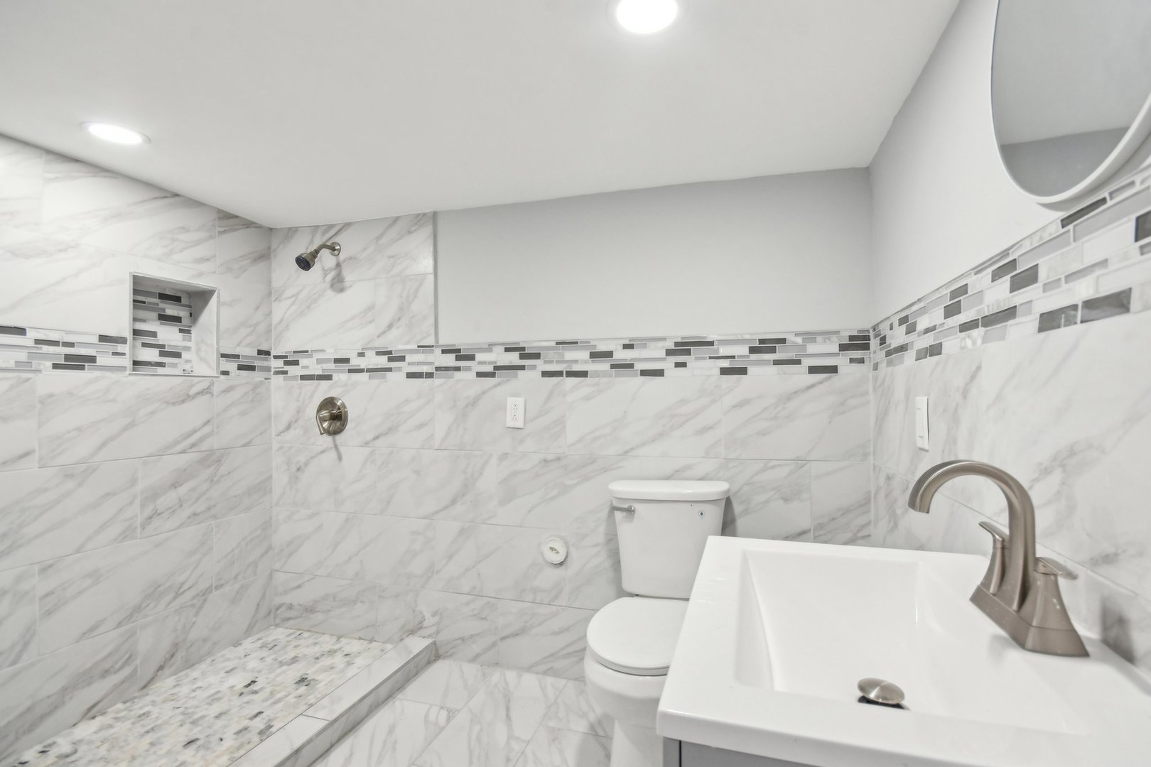 8428 S Rhodes Avenue Property Photo 16