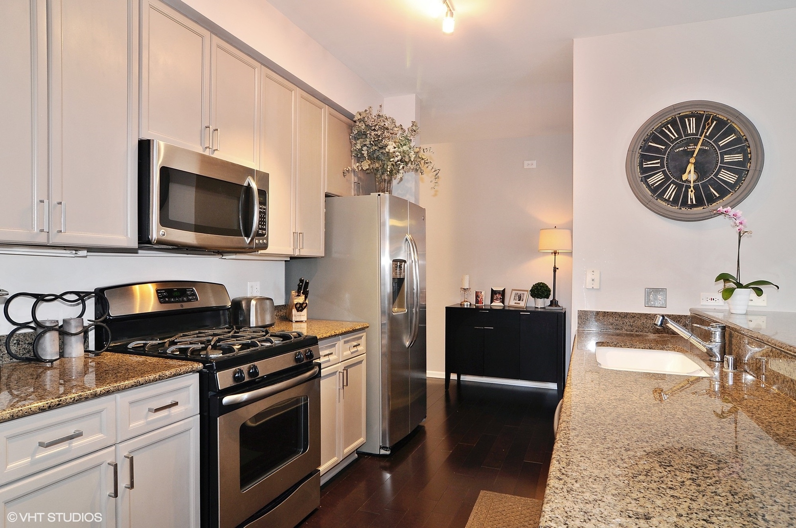 1122 N Dearborn Street 7a Property Photo 4
