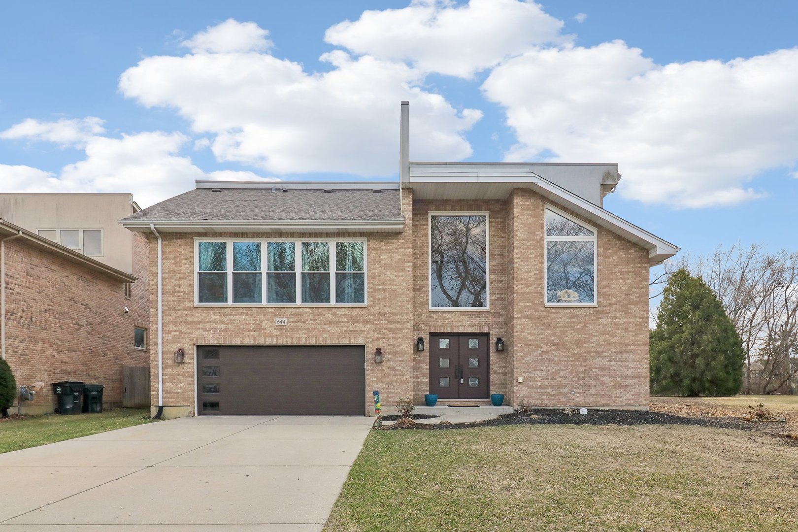 644 N Franklin Avenue Property Photo 1