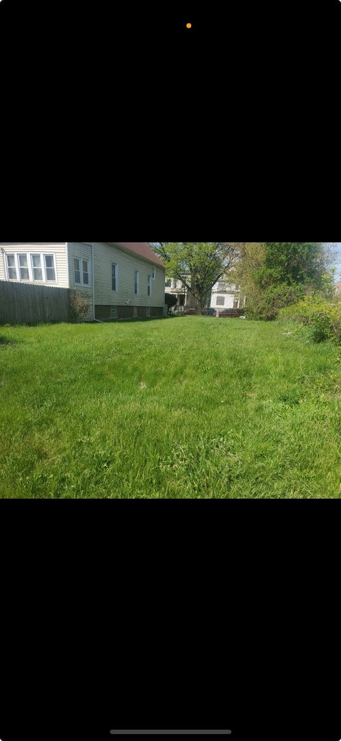 7649 S Emerald Avenue Property Photo 2