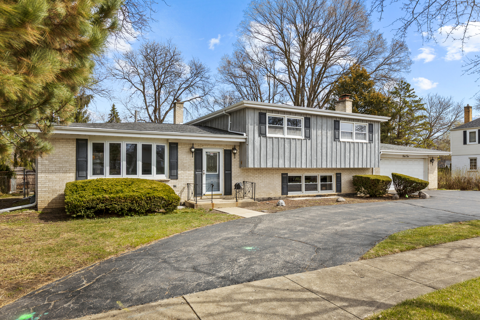 410 W Kirchhoff Road Property Photo 1