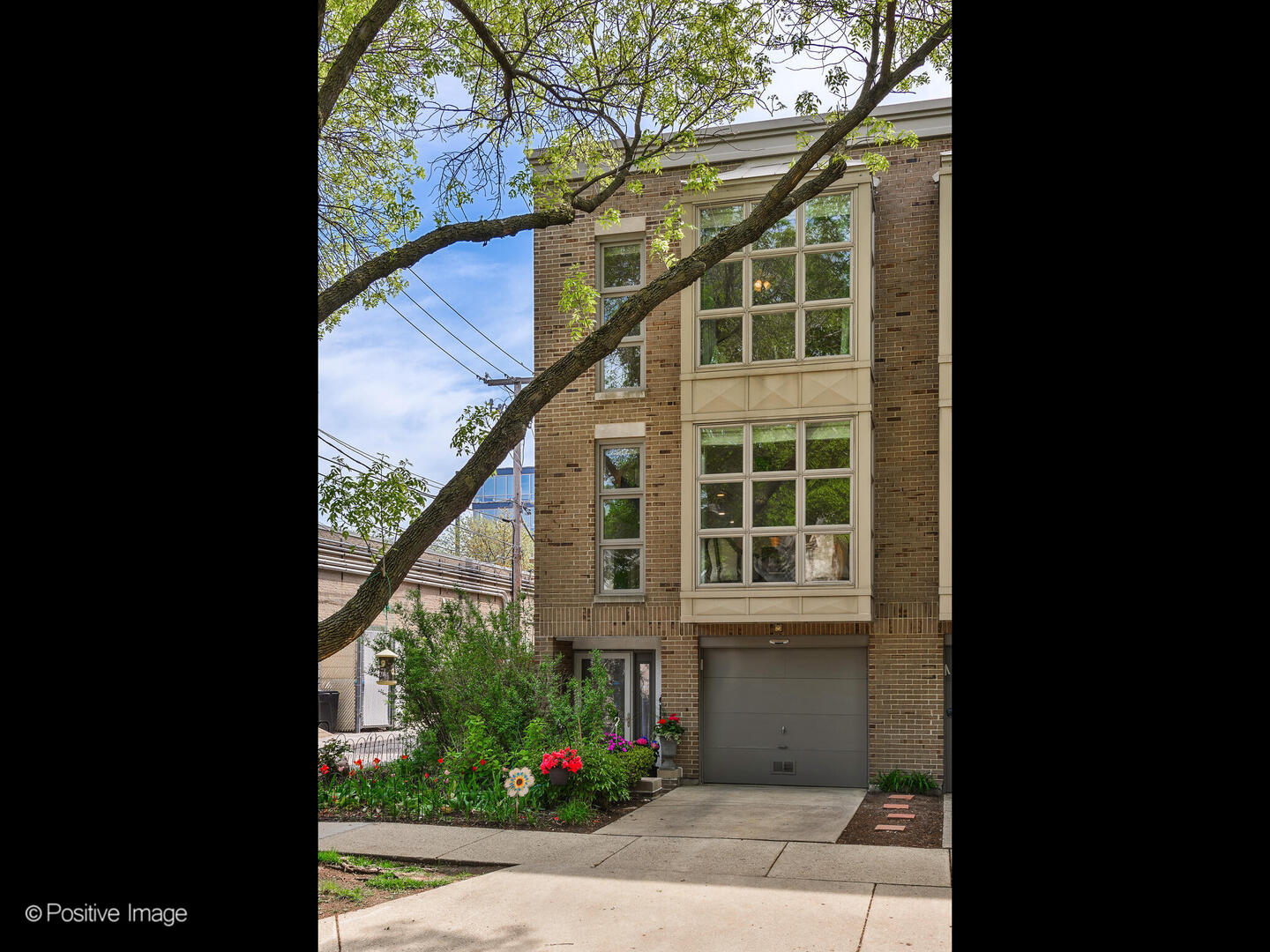 2393 N Wayne Ave Property Photo 1