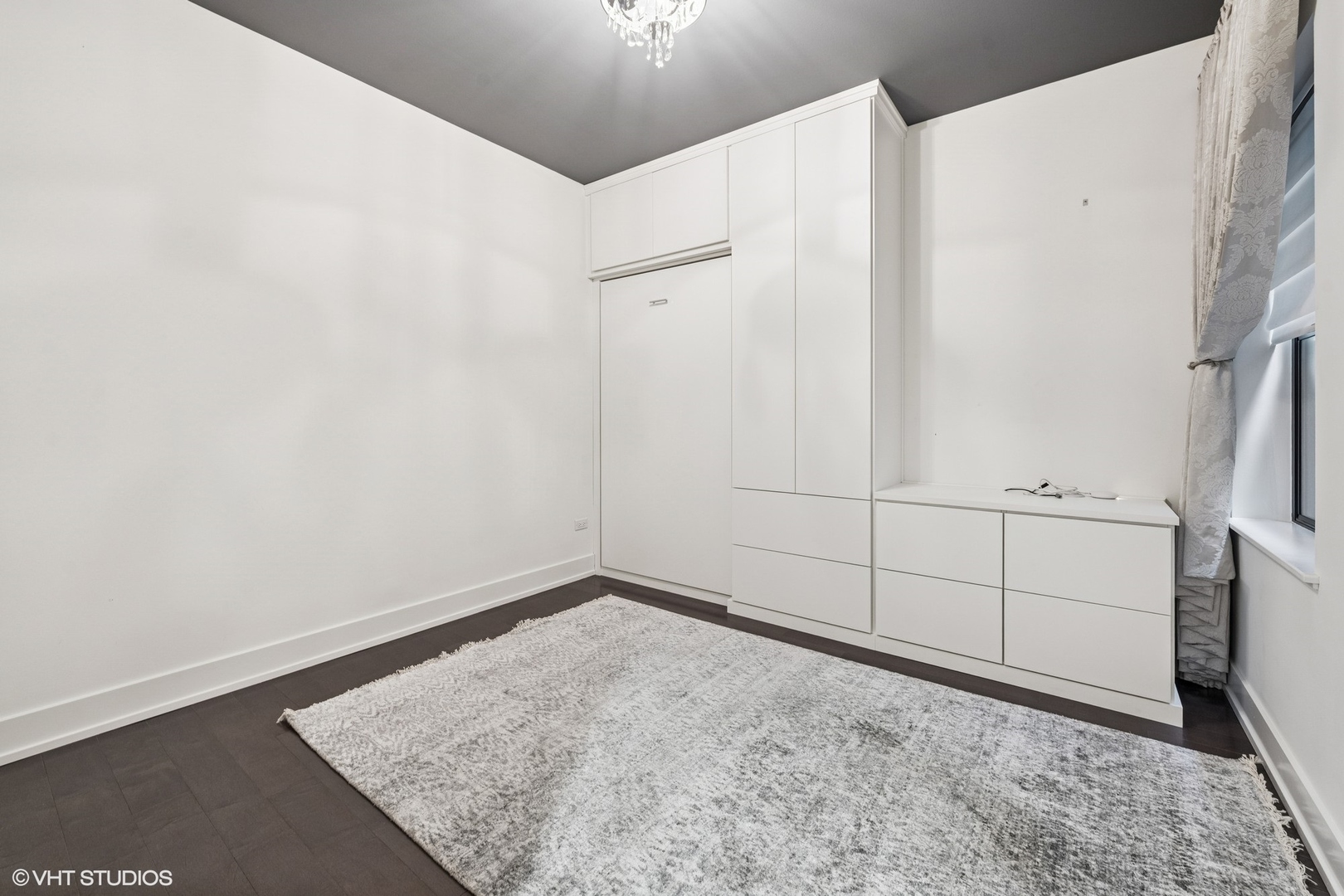 1018 N Larrabee St Property Photo 11