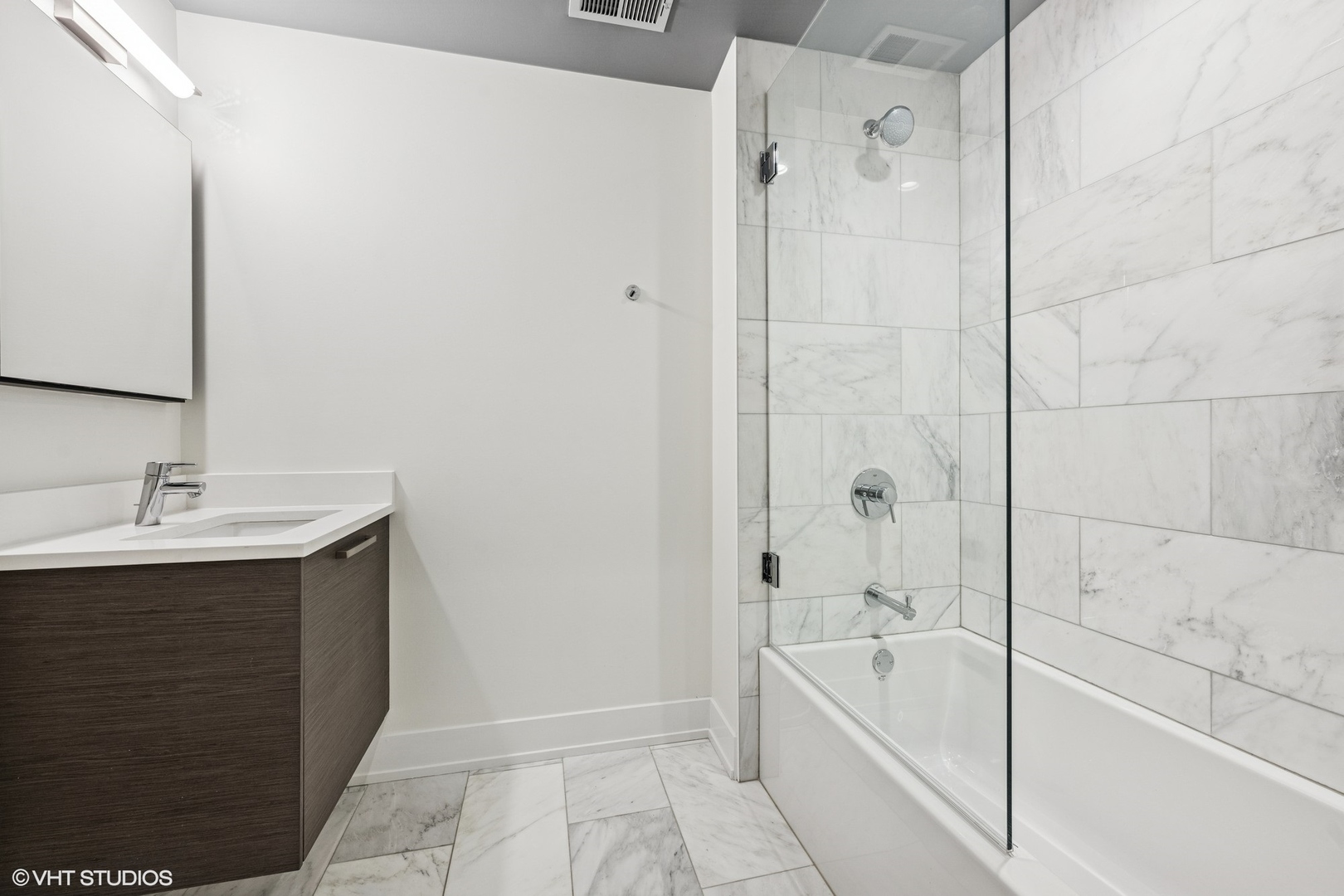 1018 N Larrabee St Property Photo 12