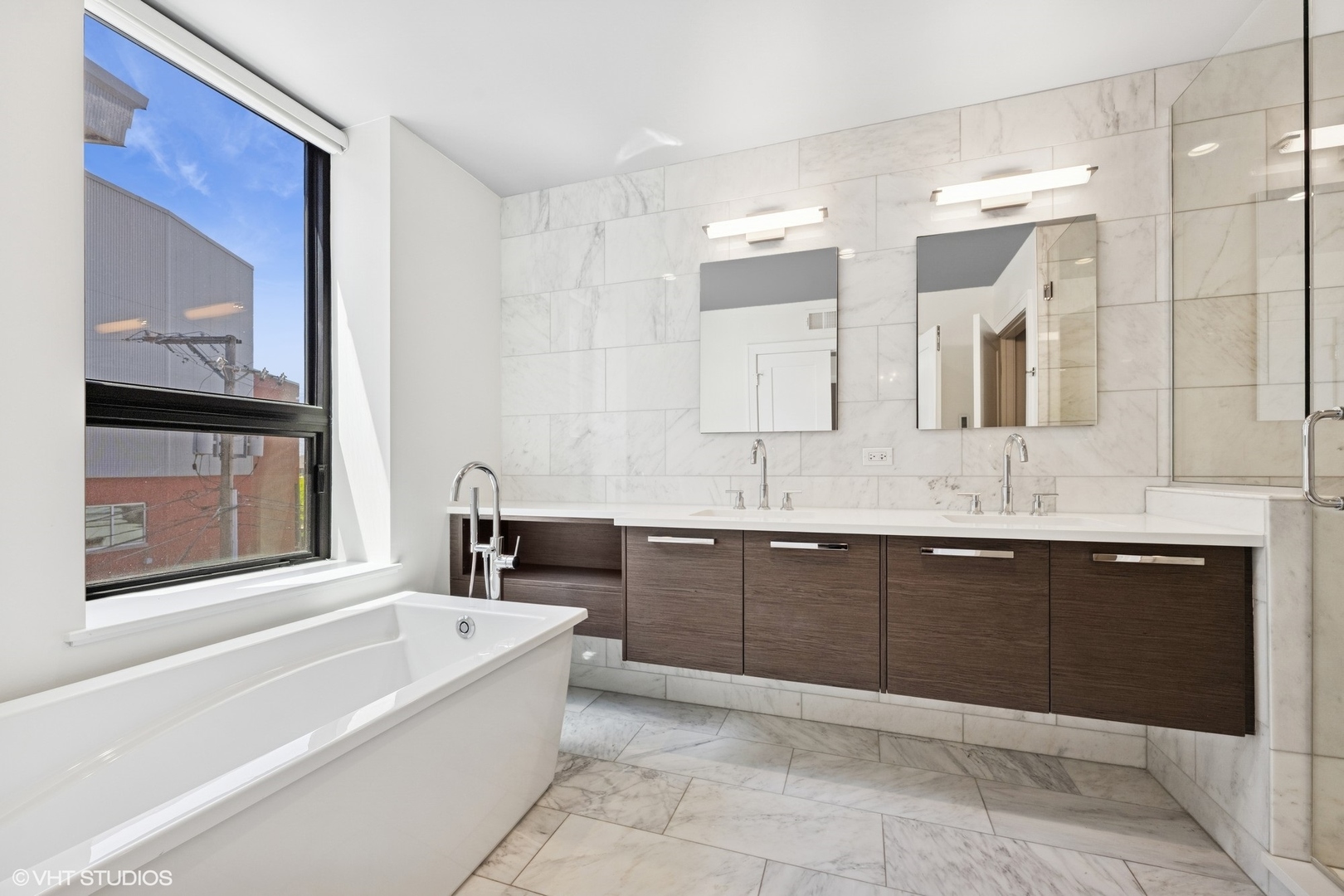 1018 N Larrabee St Property Photo 14