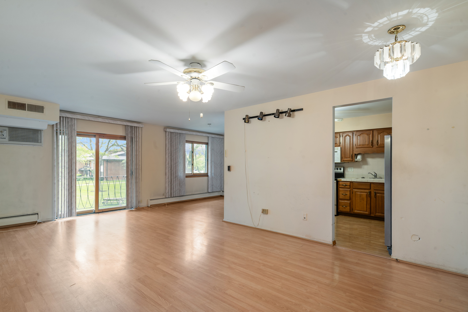 1210 N Dale Avenue 2i Property Photo 3
