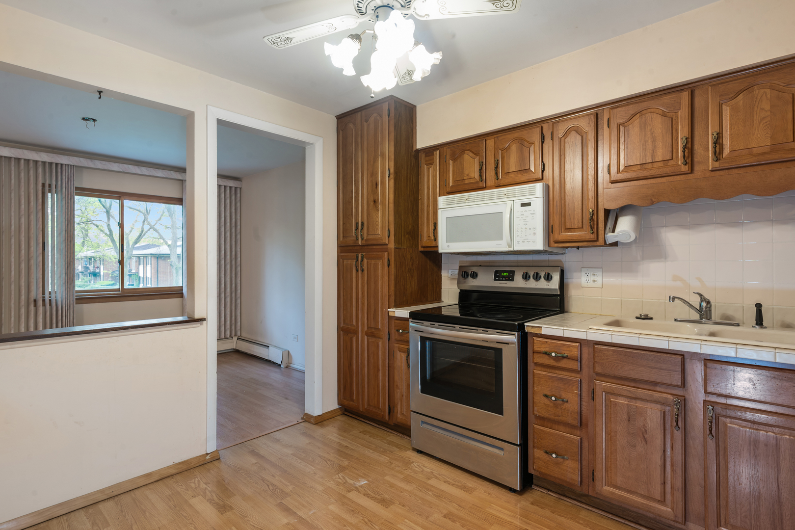 1210 N Dale Avenue 2i Property Photo 7