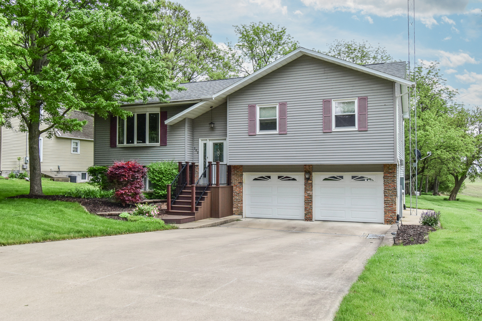 300 N Elm Street Property Photo 1