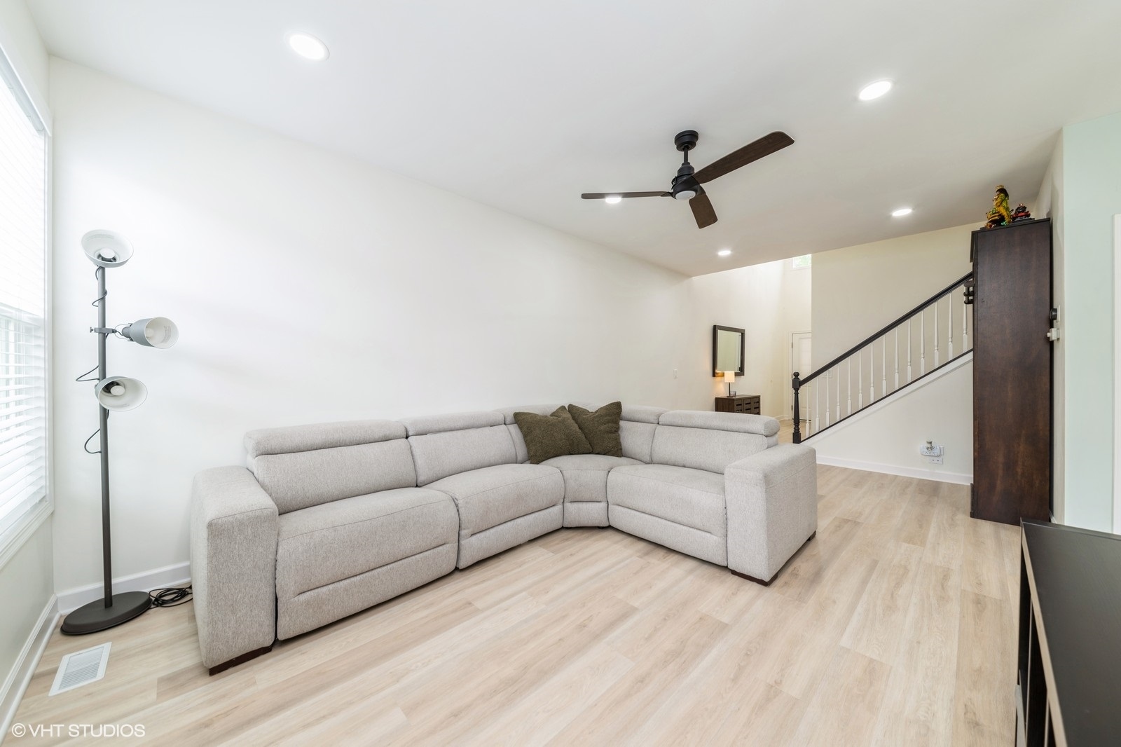 1237 Bradley Cir Property Photo 3