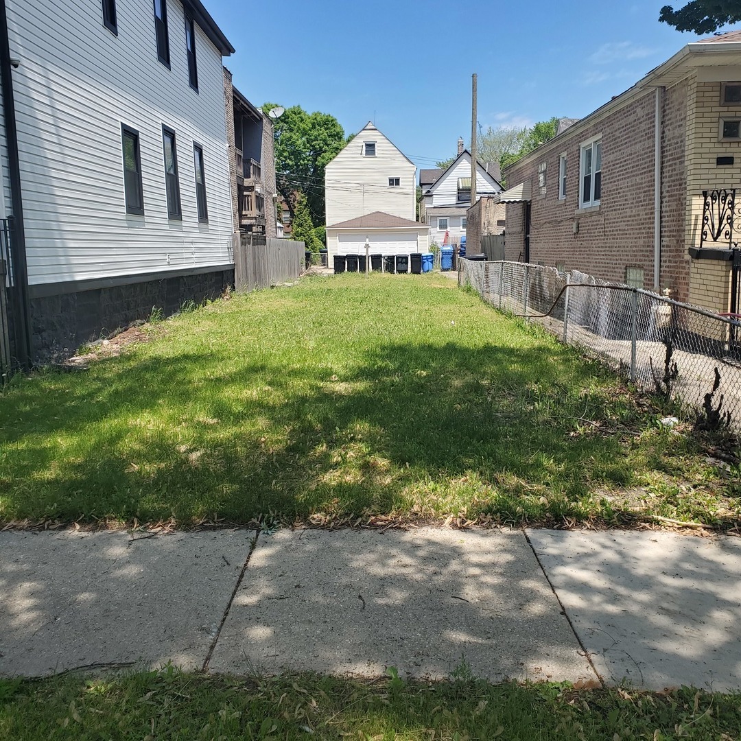 5962 W Iowa Street Property Photo 3