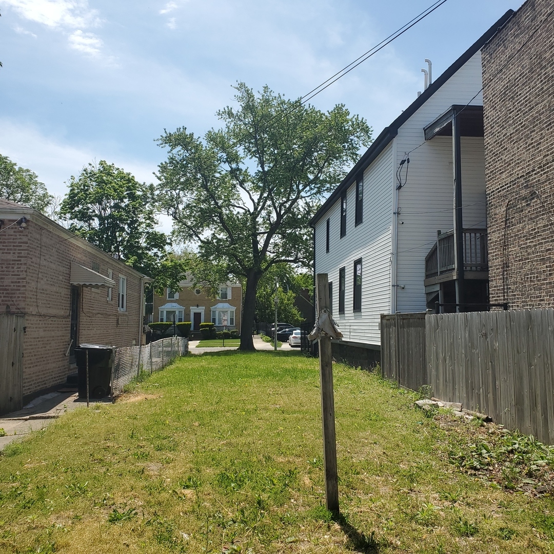 5962 W Iowa Street Property Photo 4