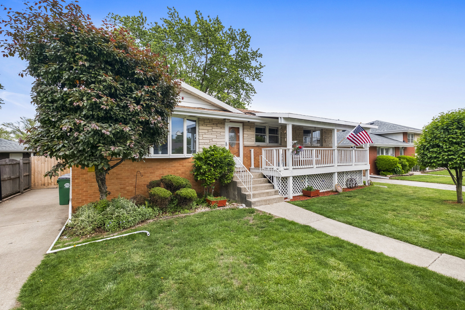 7707 S Oketo Avenue Property Photo 2