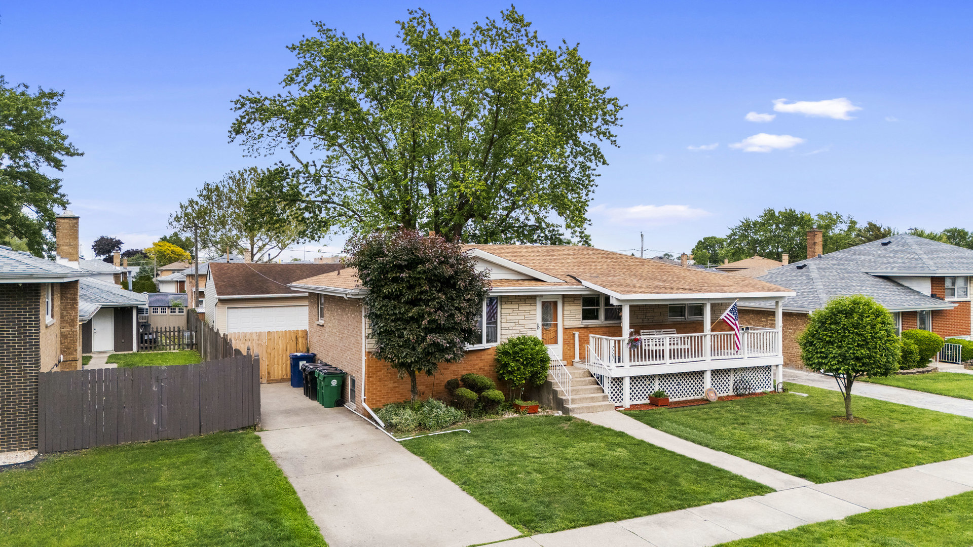 7707 S Oketo Avenue Property Photo 3
