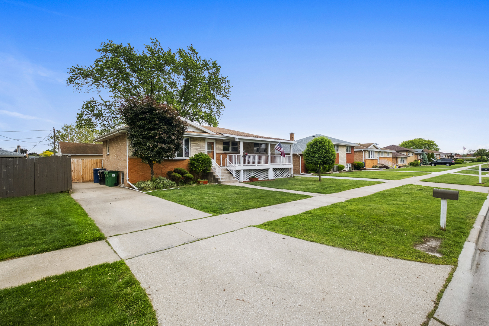 7707 S Oketo Avenue Property Photo 4