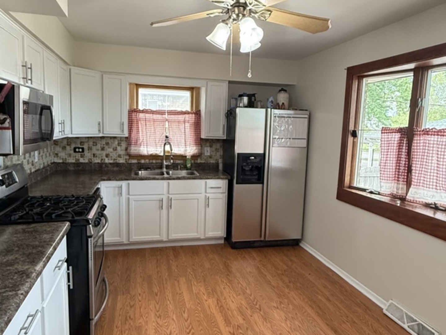 7707 S Oketo Avenue Property Photo 7