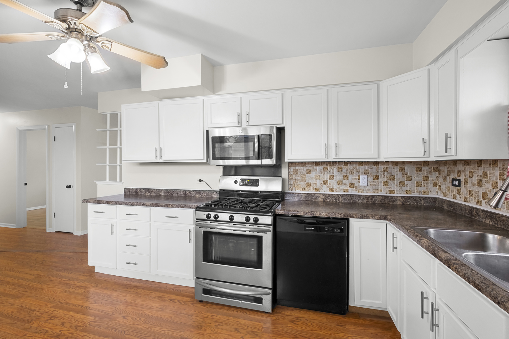 7707 S Oketo Avenue Property Photo 8