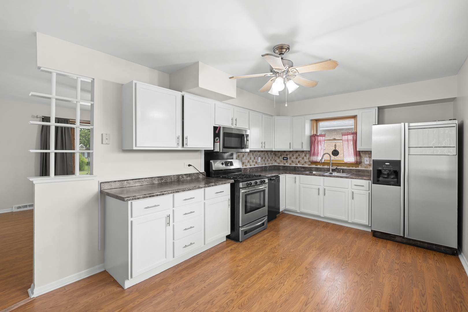 7707 S Oketo Avenue Property Photo 9